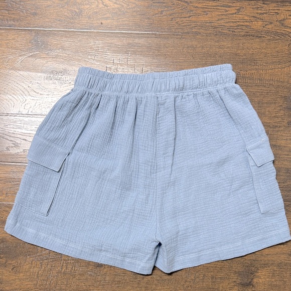 Stylish Cotton Bleu Cargo Shorts for Women - Picture 2 of 5